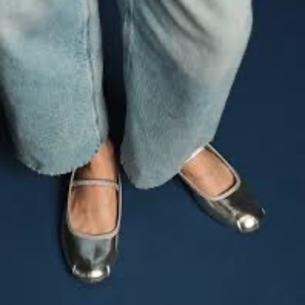 American Eagle Silver Metallic Mary Jane Flats Elastic